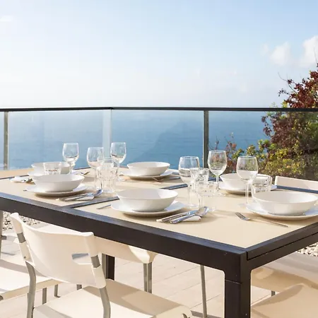 Live Ocean View تاكورونتي