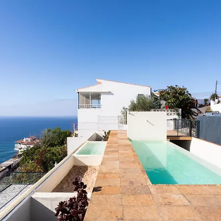 Live Ocean View شاليه