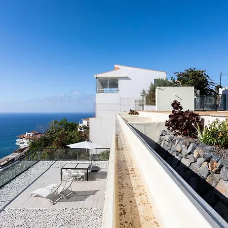 Live Ocean View تاكورونتي